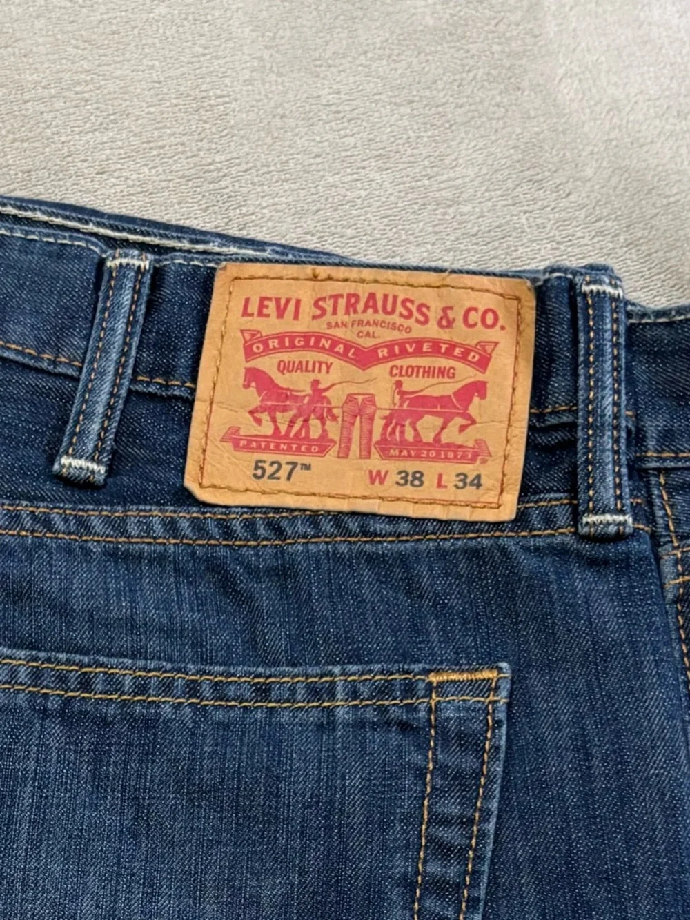 Levis levi 527